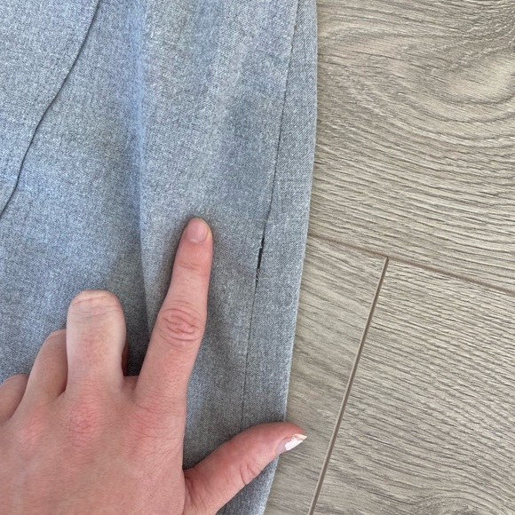 ARITZIA PENCIL SKIRT - Picture 2 of 3